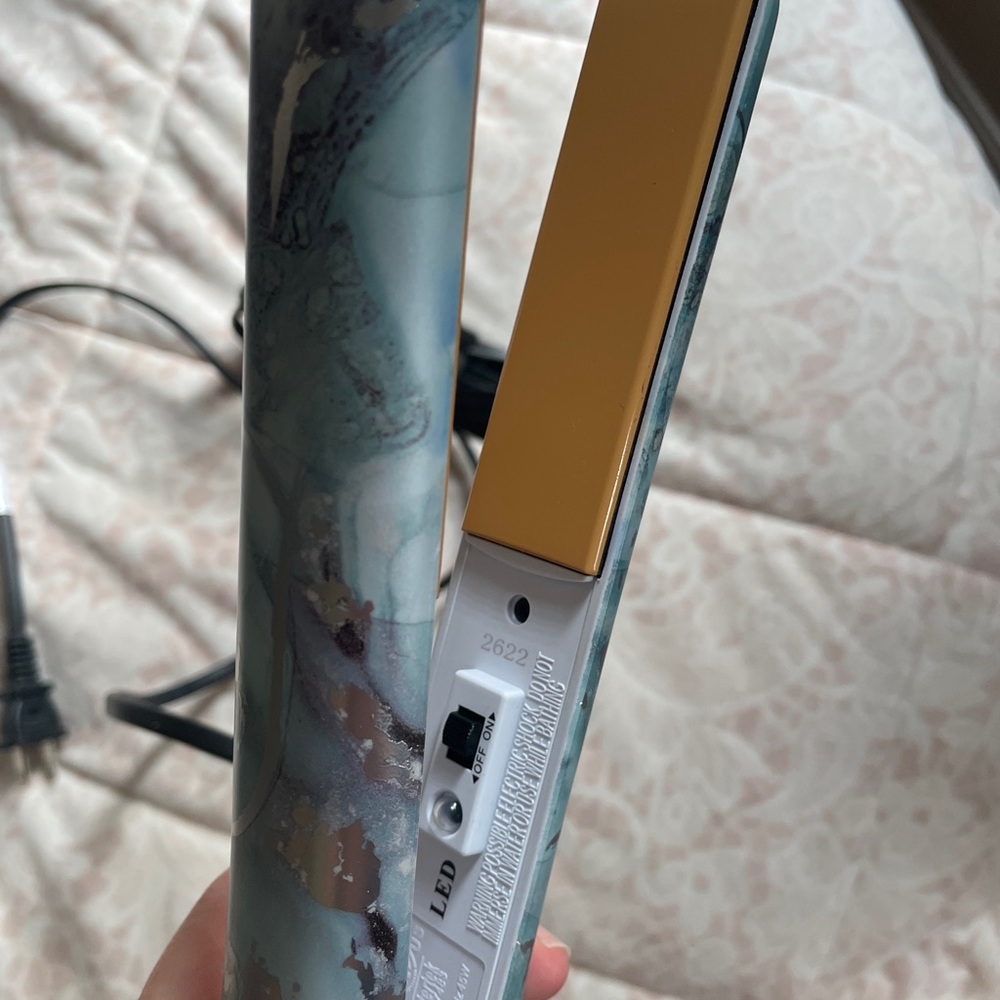 CHI Air Expert 1” Blue Hair Straightener - Picture 3 of 4